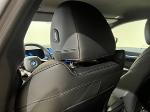 BMW i4 bild 8