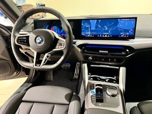 BMW i4 bild 9