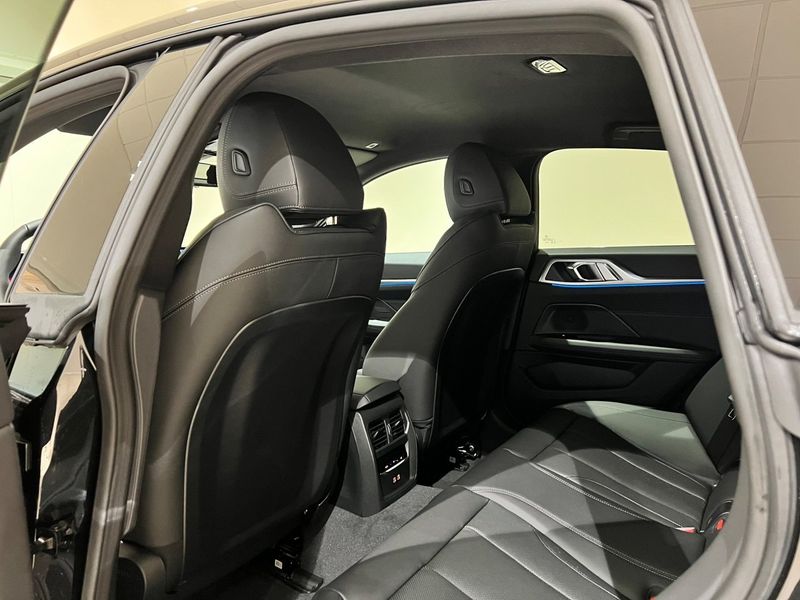 BMW i4 bild 7