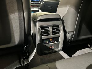 BMW i4 bild 11