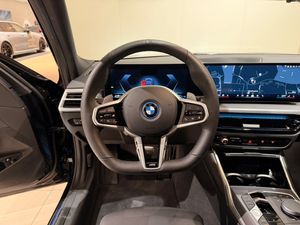 BMW 330 bild 9