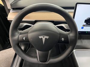 Tesla Model Y bild 13