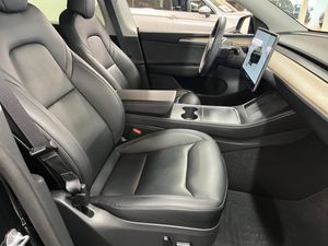 Tesla Model Y bild 18