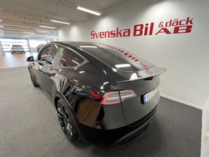 Tesla Model Y bild 8