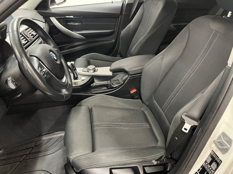 BMW 320 bild 12
