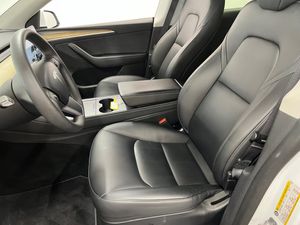 Tesla Model Y bild 8