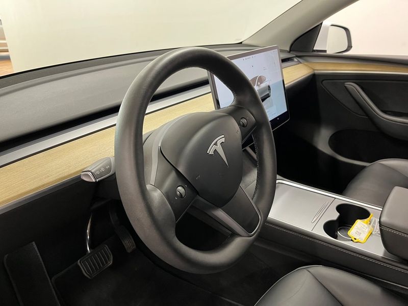 Tesla Model Y bild 11