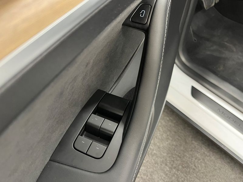 Tesla Model Y bild 9