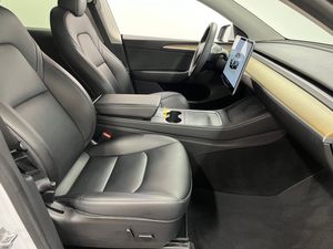 Tesla Model Y bild 18