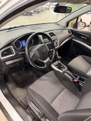 Suzuki S-CROSS bild 3