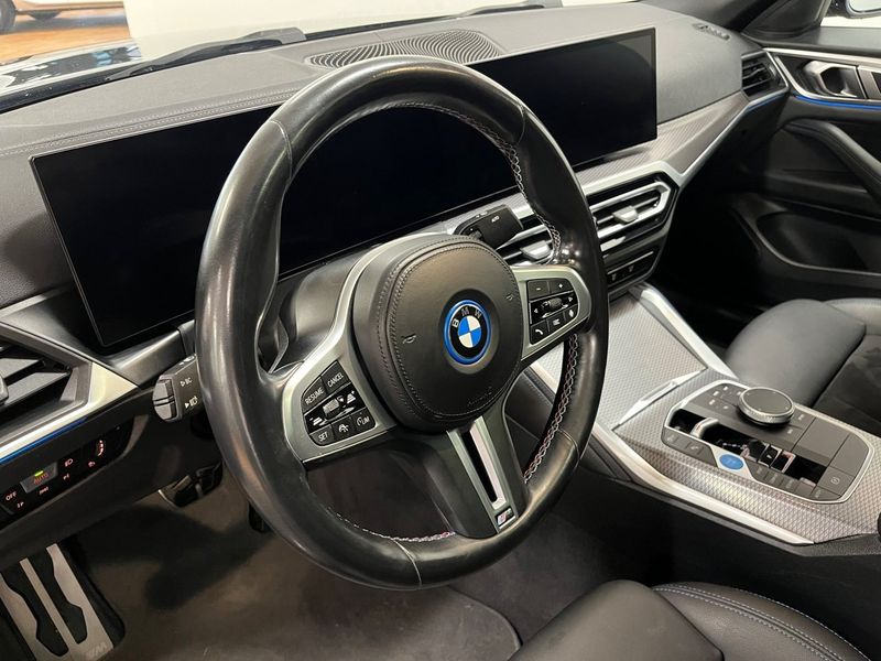 BMW i4 bild 16