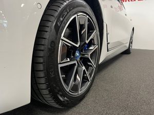 BMW i4 bild 12