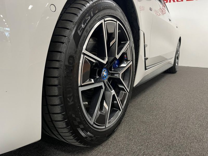 BMW i4 bild 12