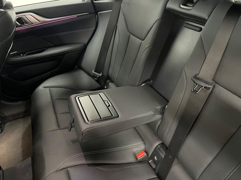 BMW i4 bild 28