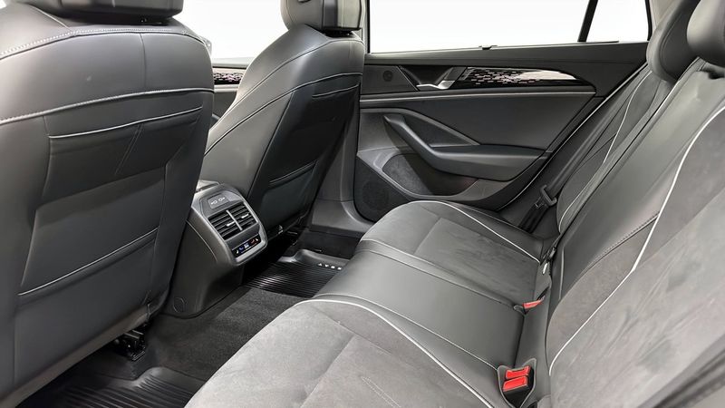 Volkswagen Passat bild 11