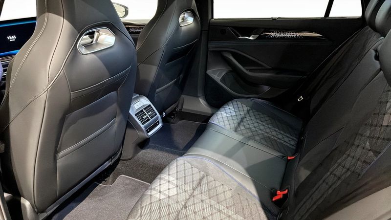 Volkswagen Passat bild 12