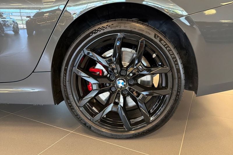 BMW 330 bild 9