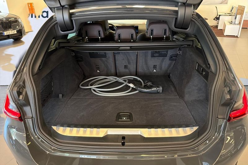 BMW 330 bild 4