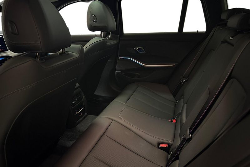 BMW 330 bild 15
