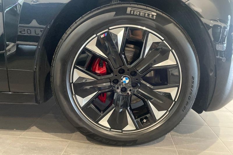 BMW iX bild 15