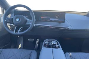 BMW iX bild 8