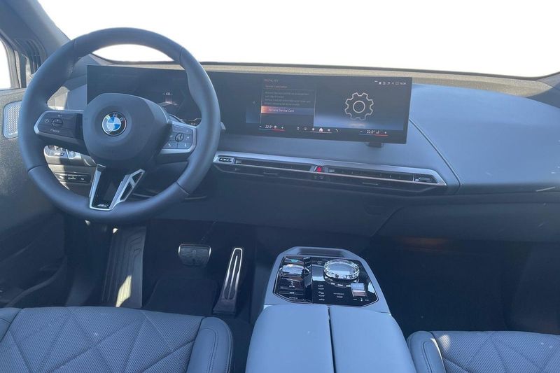 BMW iX bild 8