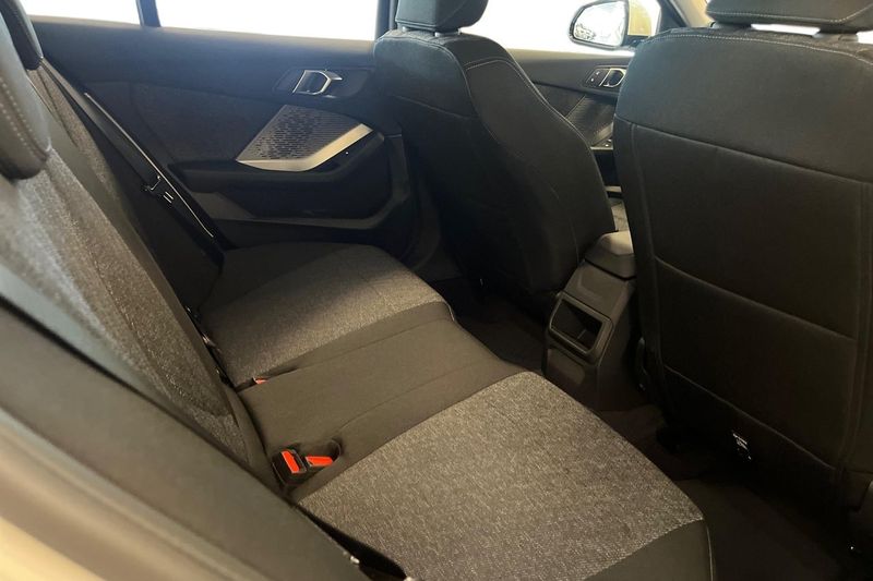 BMW 120 bild 7