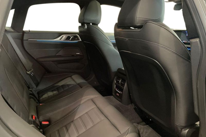BMW i4 bild 7