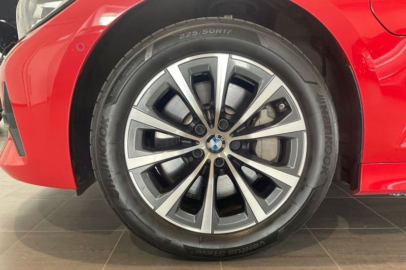 BMW 330 bild 15