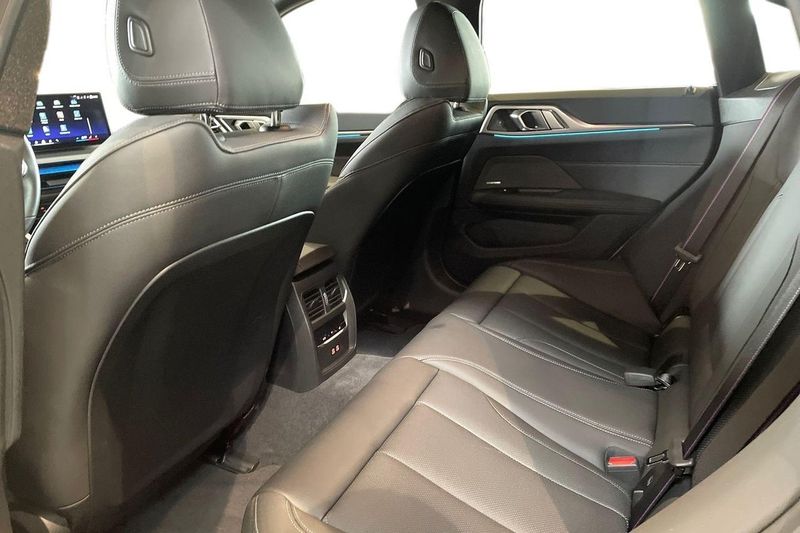 BMW i4 bild 11