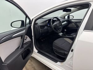 Toyota Avensis bild 16