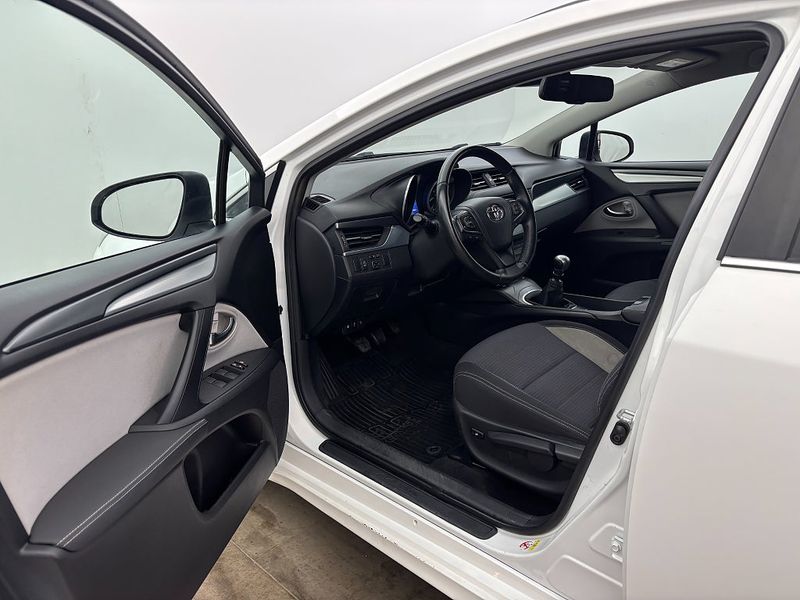 Toyota Avensis bild 16