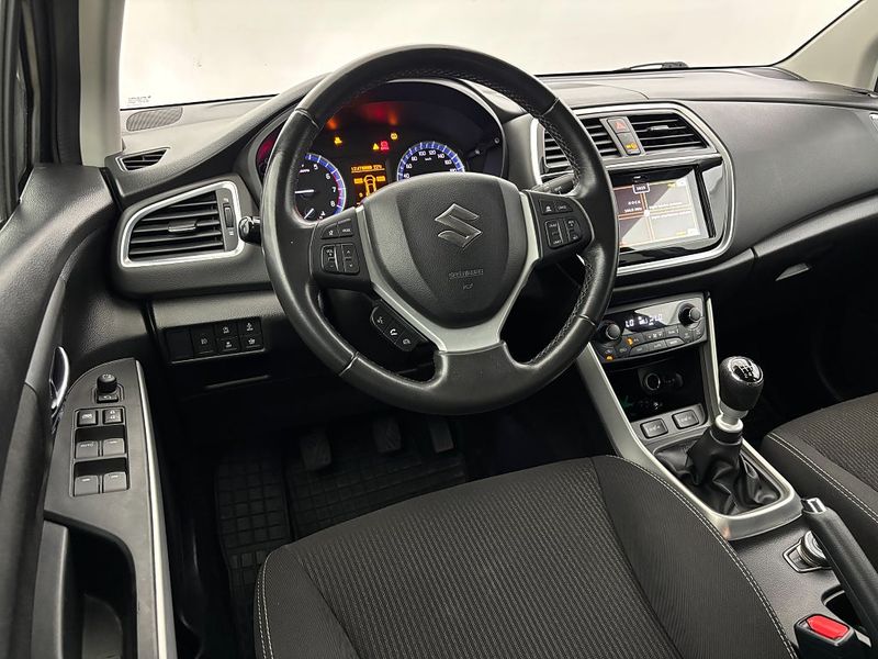 Suzuki S-CROSS bild 14