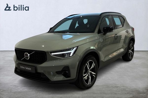 Volvo XC40 B4 FWD Bensin Plus Dark / Värmare / Kamera - 2025