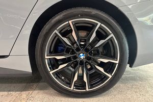 BMW i4 bild 18