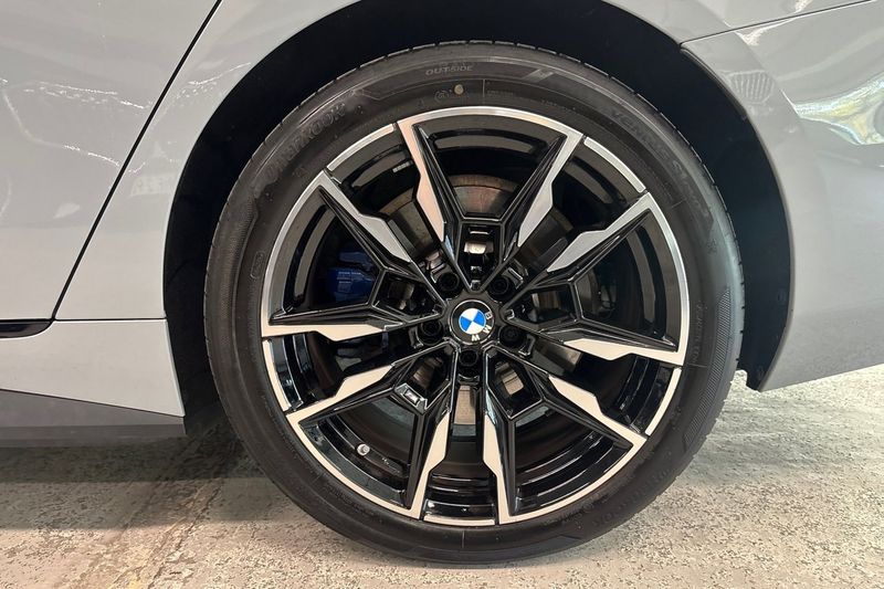 BMW i4 bild 18