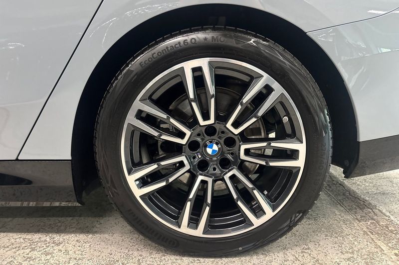 BMW 530 bild 16