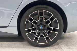 BMW i4 bild 15