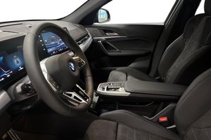 BMW iX2 bild 12