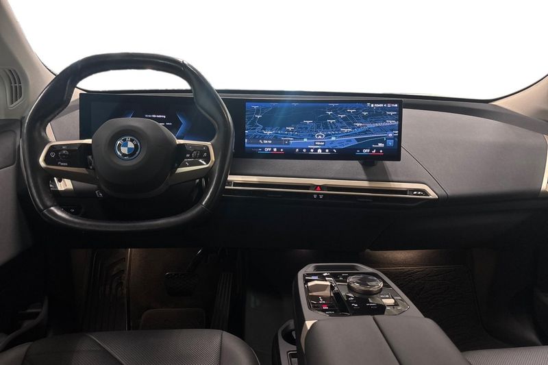 BMW iX bild 8