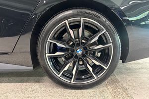 BMW i4 bild 17
