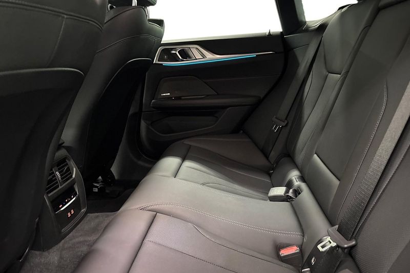 BMW i4 bild 11