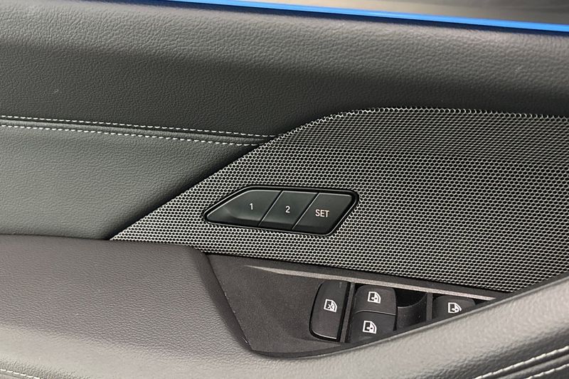 BMW i4 bild 16