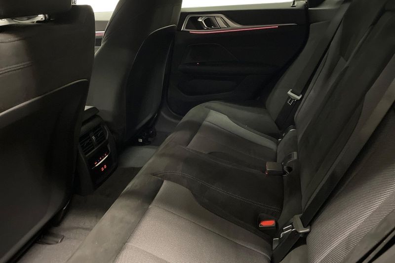 BMW i4 bild 11