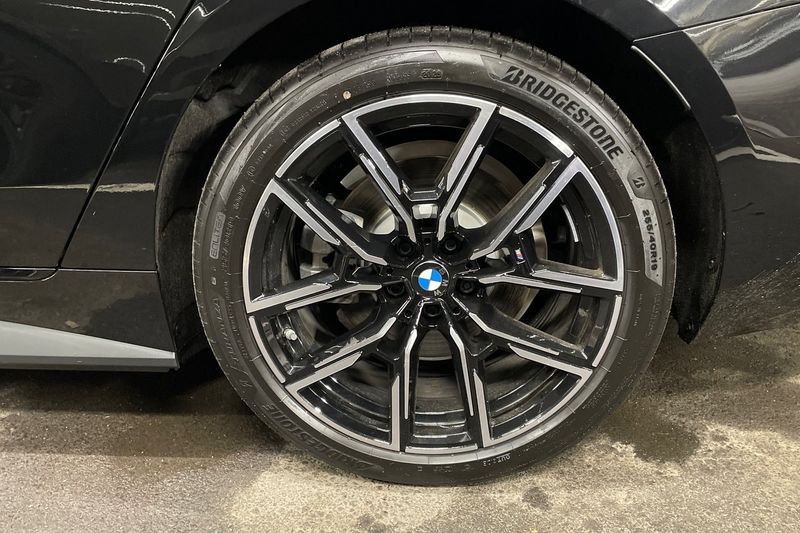 BMW i4 bild 14