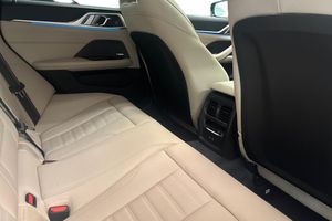 BMW i4 bild 9