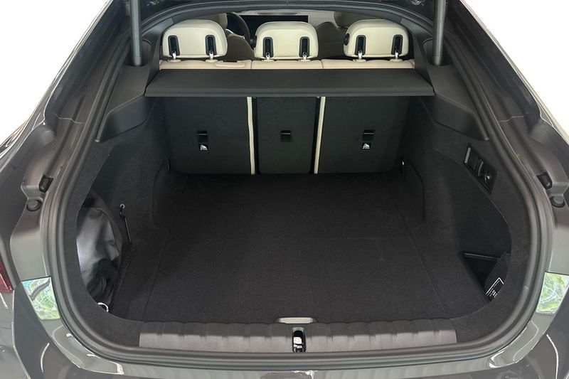 BMW i4 bild 14