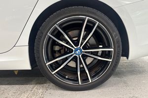 BMW 330 bild 15