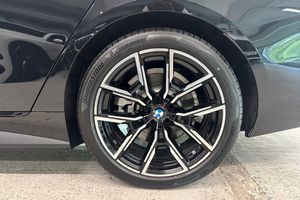 BMW i4 bild 15