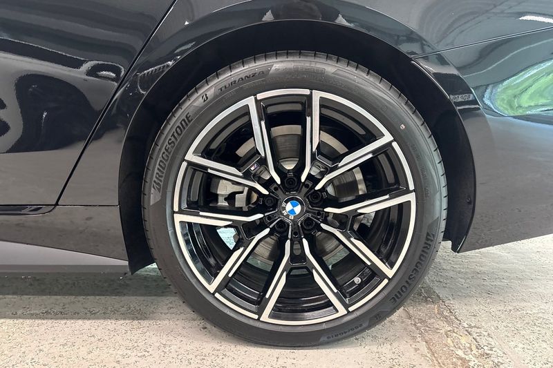 BMW i4 bild 15
